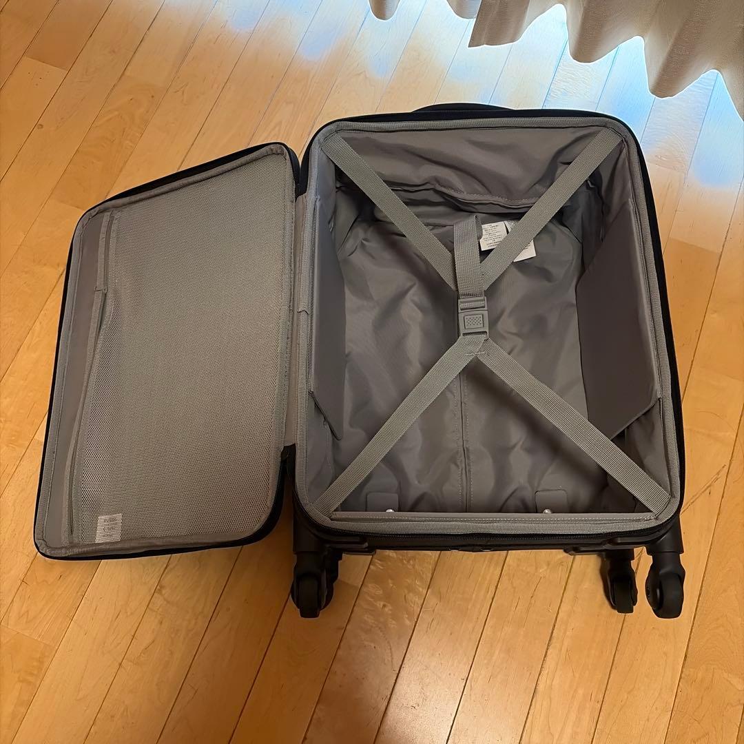 無印良品 半分の厚みで収納できるソフトキャリー(36L)