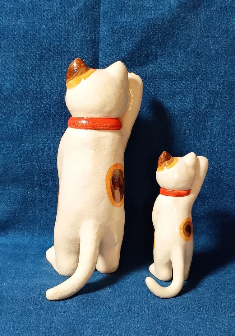 招き猫　右手上げ立ち招き猫陶器製大小　山崎清孝作品　新品長期保存品