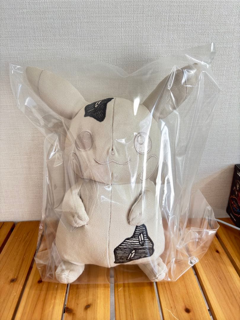 スモール Daniel Arsham×Pokemon plush Pikachu
