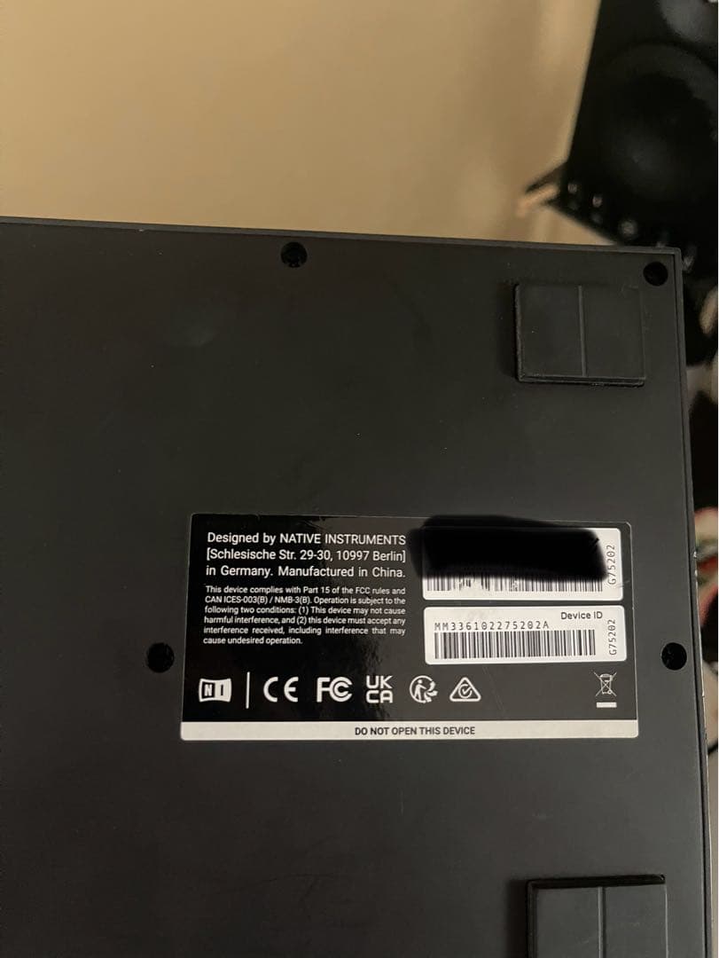 【限定価格】Maschine Micro MK3 MIDIコントローラー 黒