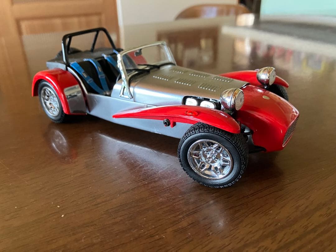 京商1/18CATERHAM SUPER SEVEN ミニカーレッド/シルバー