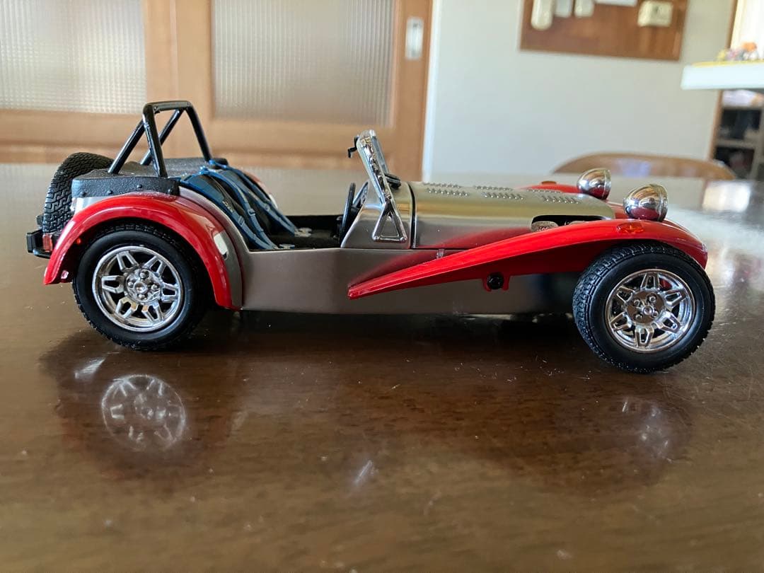 京商1/18CATERHAM SUPER SEVEN ミニカーレッド/シルバー