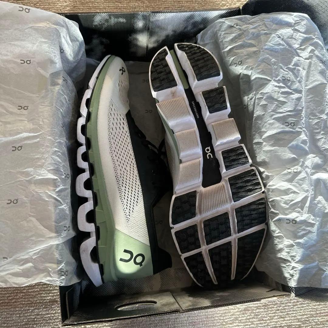 12000円から11000円！ON クラウドブーム 25cm