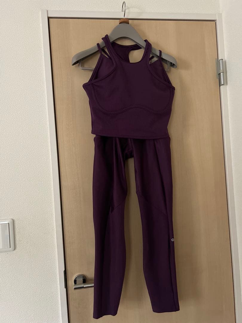 最終値下　alo スポーツブラとレギンスセット 紫　Mサイズ　ヨガウェア