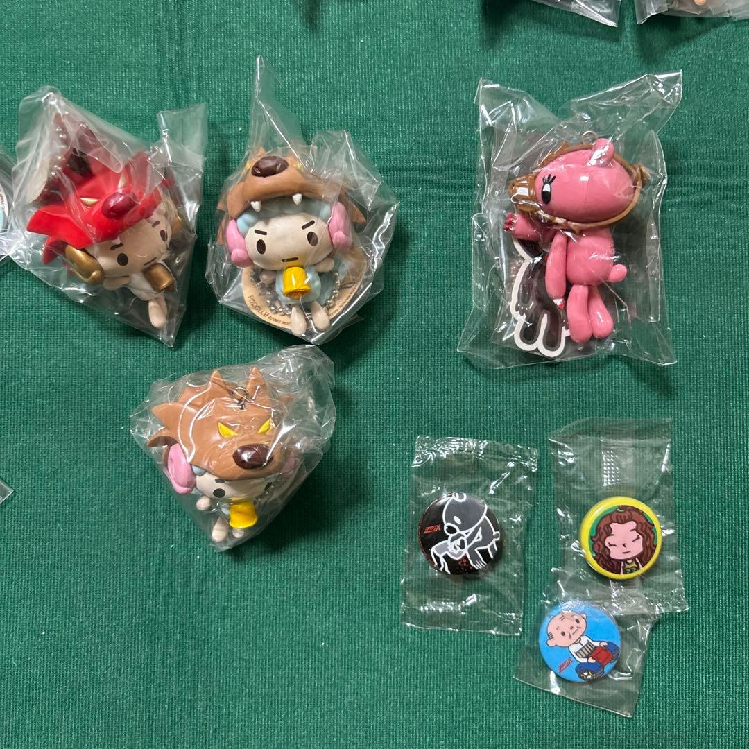 未開封 グルーミー ぷらーんぷらんキーチェーン 25個 バッジ付き