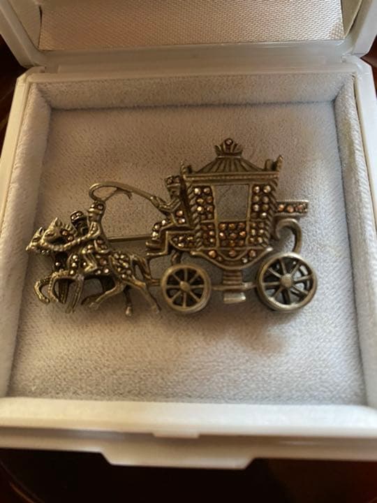 イギリス　アンティーク　マーカサイトブローチ