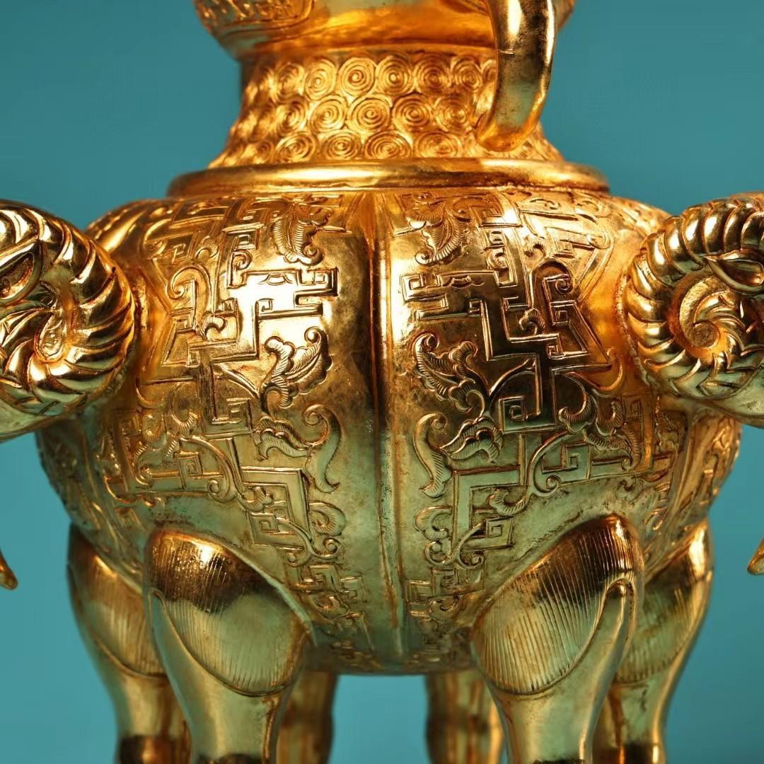中国古美術・旧蔵鎏金三羊花瓶・純銅细密彫・純手作り・高浮彫・置物・観賞瓶・文房具