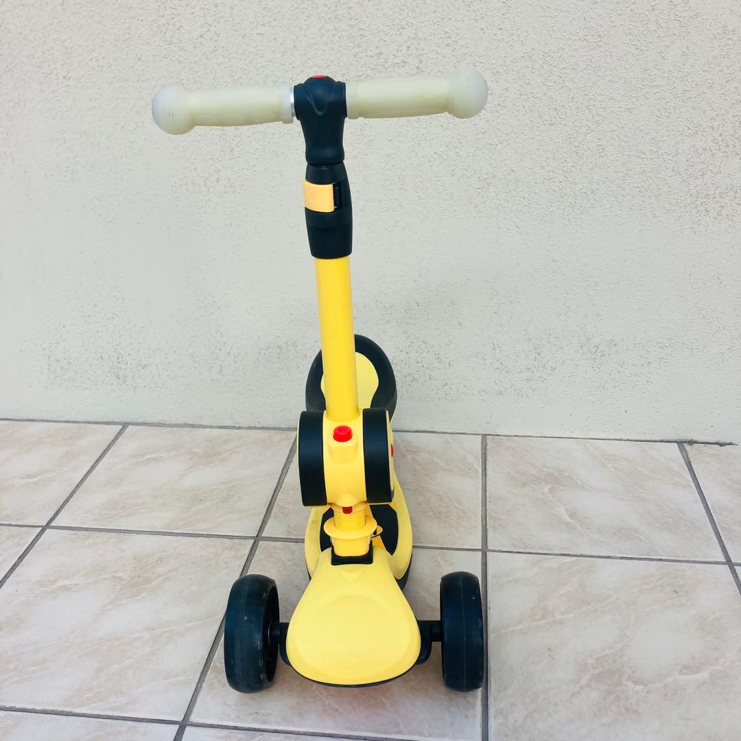 KÜB黄色い三輪スケーターホイール LEDライト　座ったり立ったりして乗れます