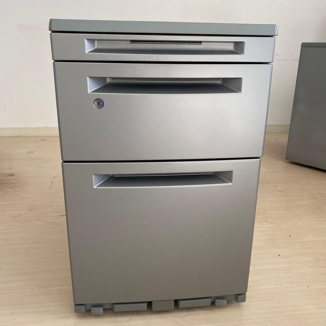 オカムラ ワゴン3段 キャスター付き　サイドテーブル