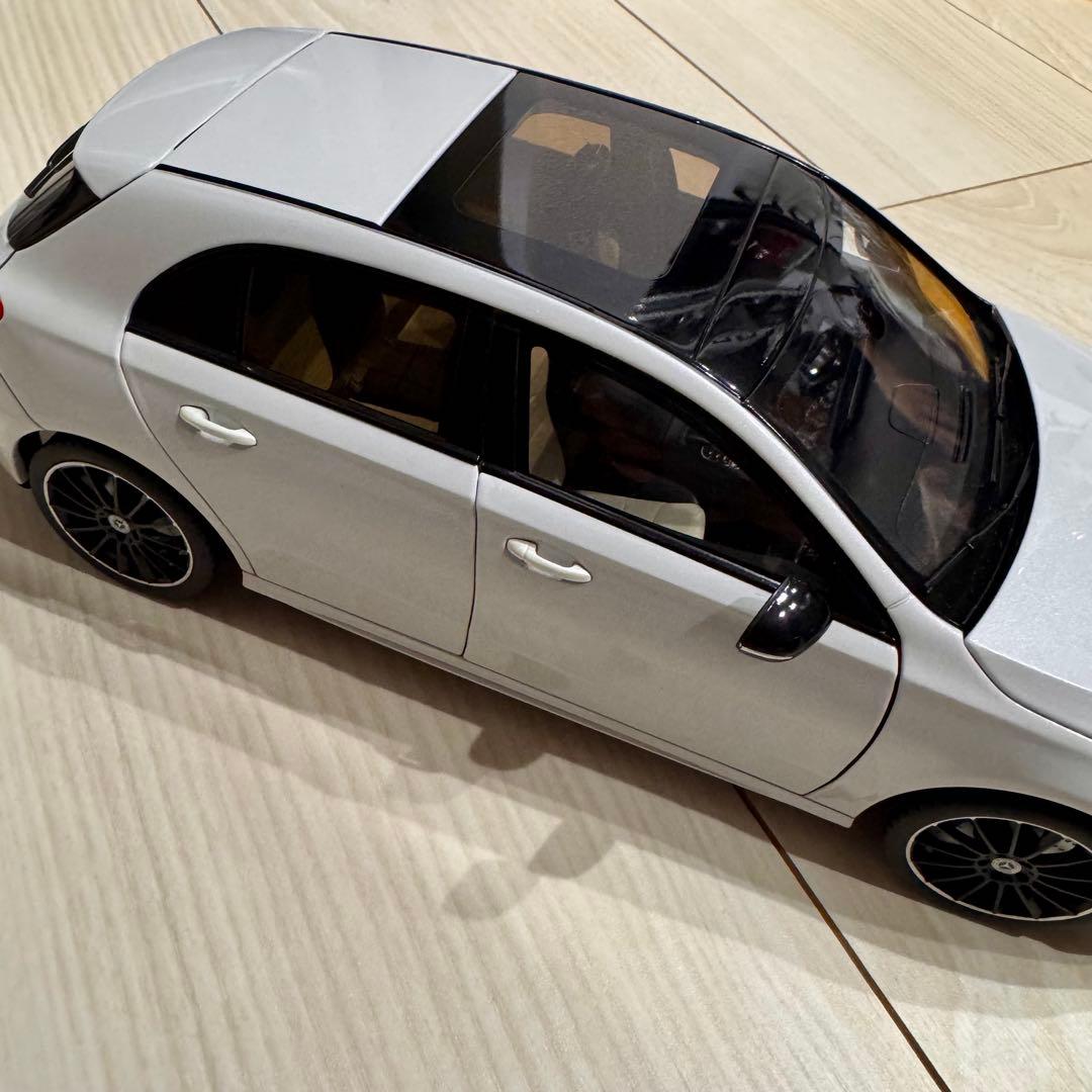 ノレブ 1/18 メルセデス Aクラス W177 純正特注 デジタル白