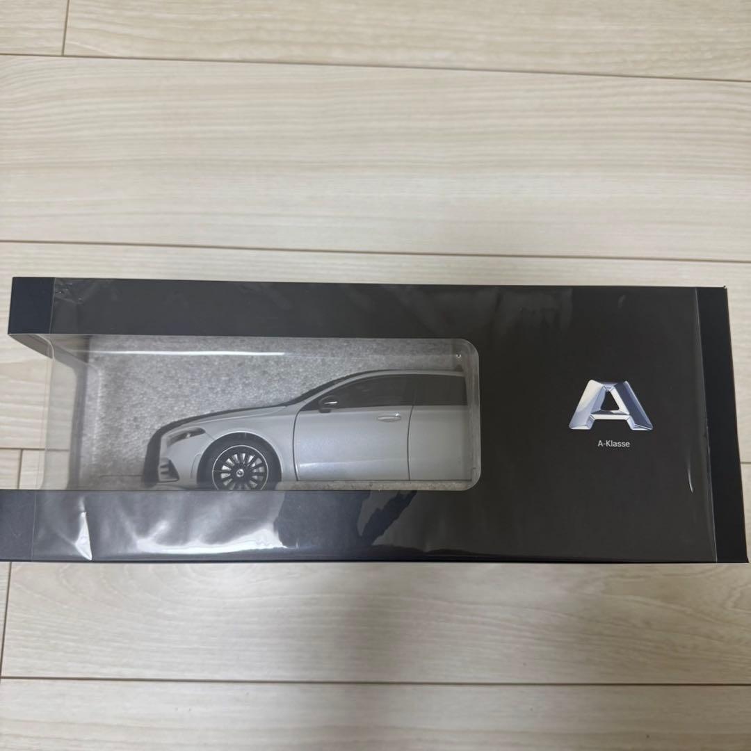 ノレブ 1/18 メルセデス Aクラス W177 純正特注 デジタル白