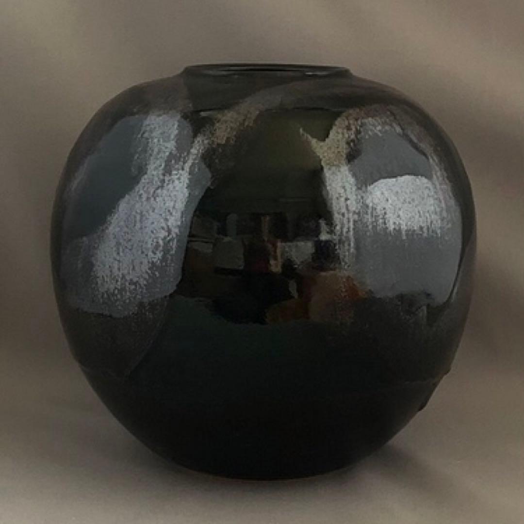 益子焼 関澤武 鉄釉丸型花瓶 箱付属品あり