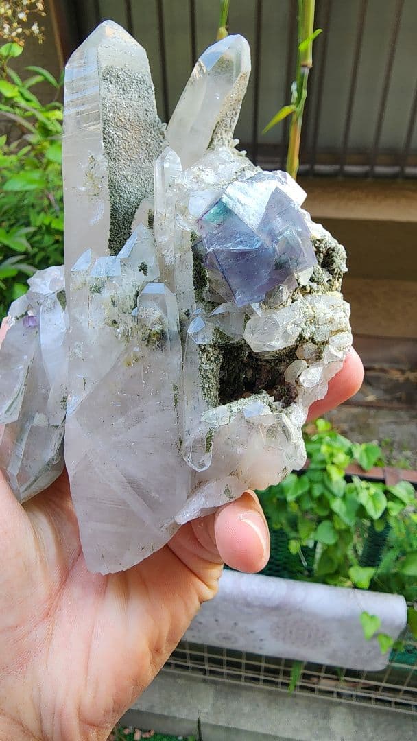 ヤオガンシアン蛍石入りクォーツ