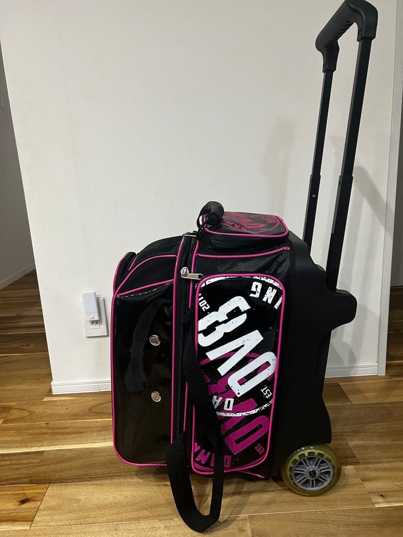 DV8 ボウリング用バッグ ブラック/ピンク