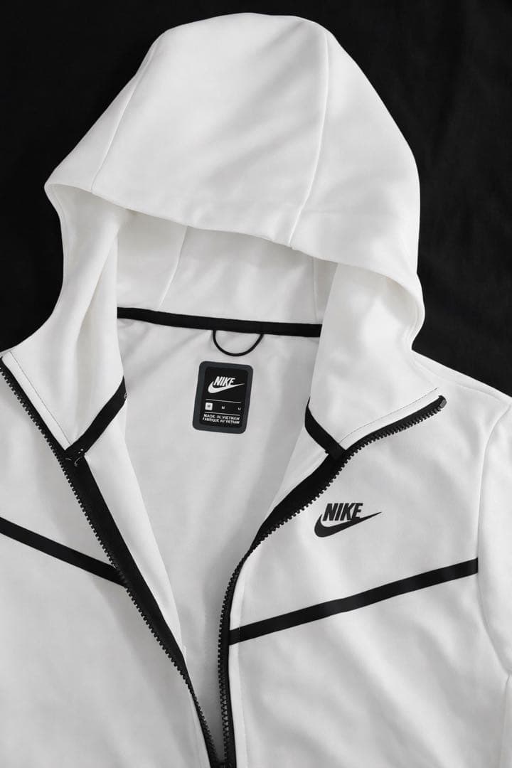 NIKEテックフリース　ホワイト