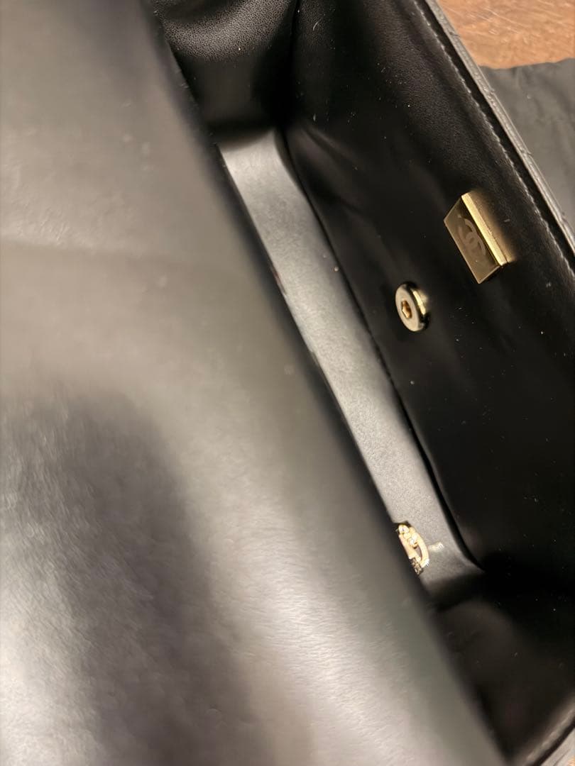 ノベルティ　ccロゴ　ブラック　キルティングバッグ　チャーム付き（取り外し可能）