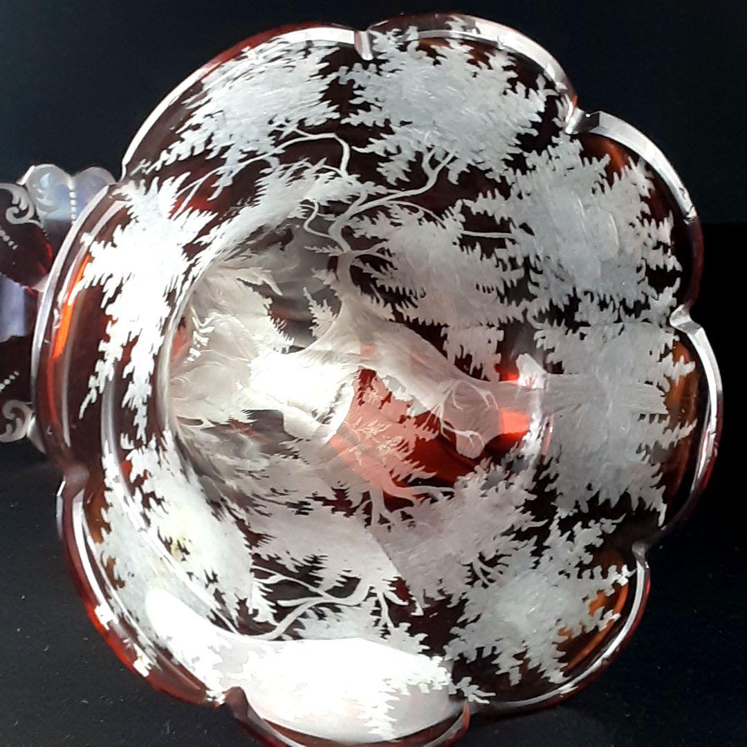 Y957 ボヘミアガラス グラヴィール 赤被せガラス 鹿と風景文花瓶 一対　こ