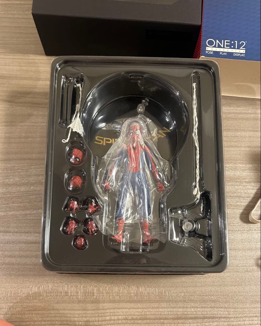 MEZCO ONE:12　メズコ　スパイダーマン ホームカミング