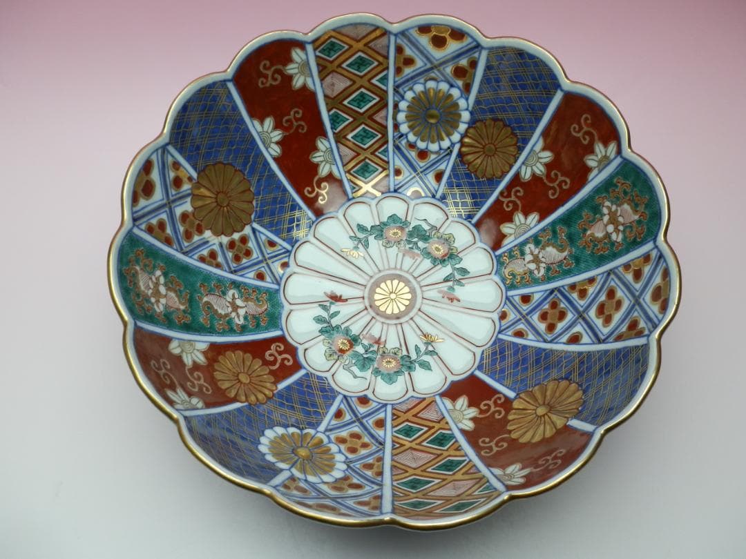 大聖寺伊万里 色絵 金彩 菊紋 菊形 大鉢 奇玉宝鼎之珍銘 MO71208