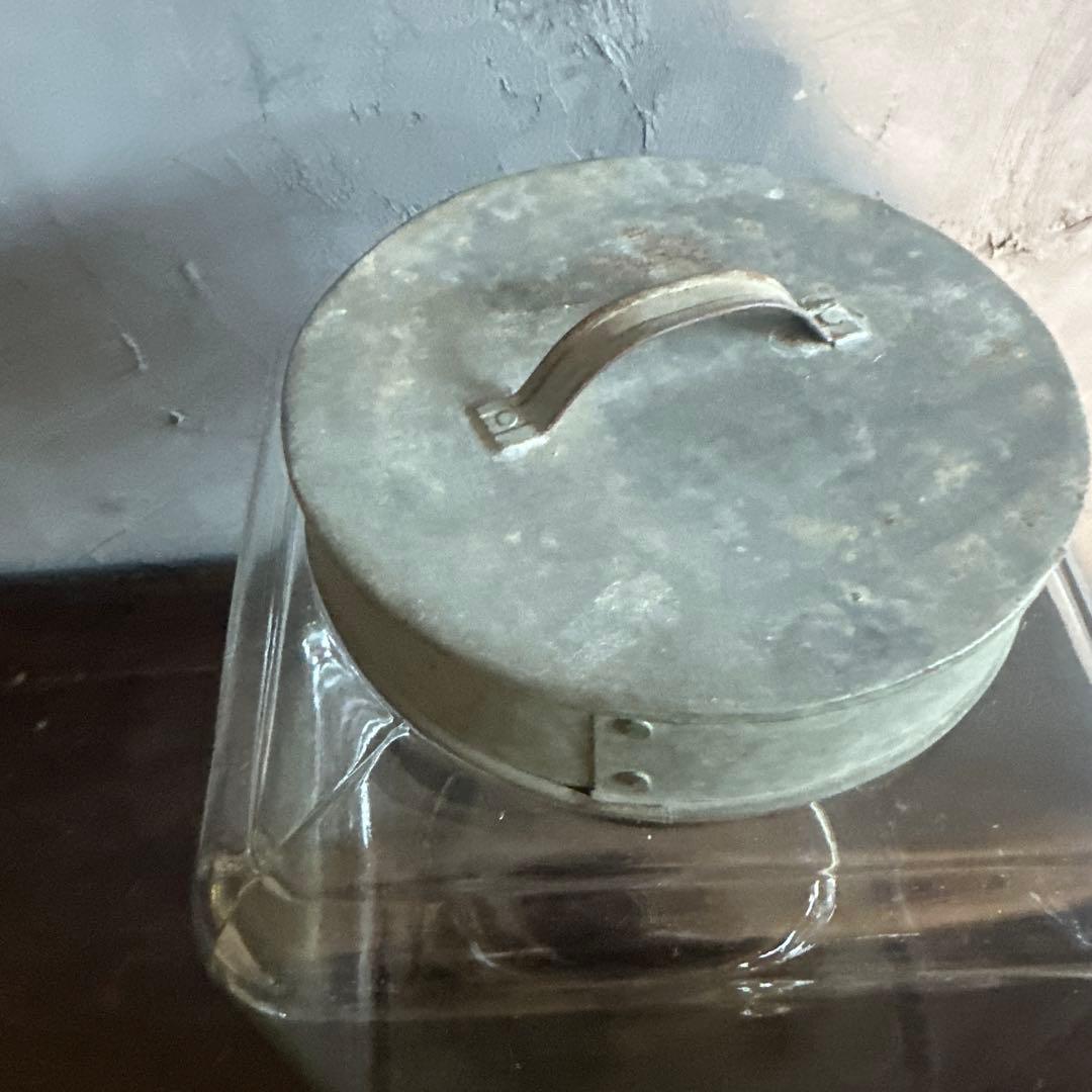 お値下げ‼️ヴィンテージ　ガラス製四角いジャー 金属蓋付き