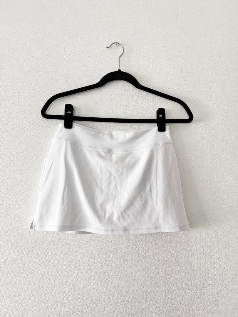 新品未使用　Aritzia ホワイト テニススカート スコート