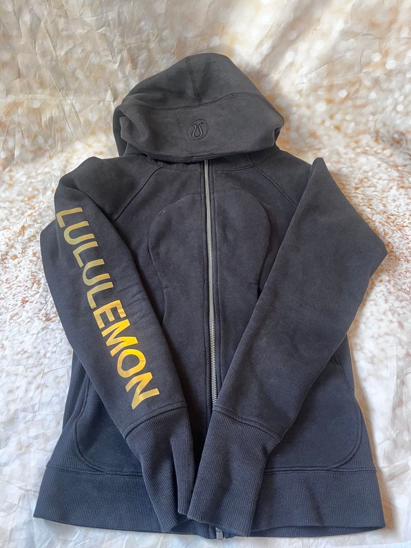 超希少✨ルルレモン限定ロゴ入り スキューバーフーディパーカーサイズ4