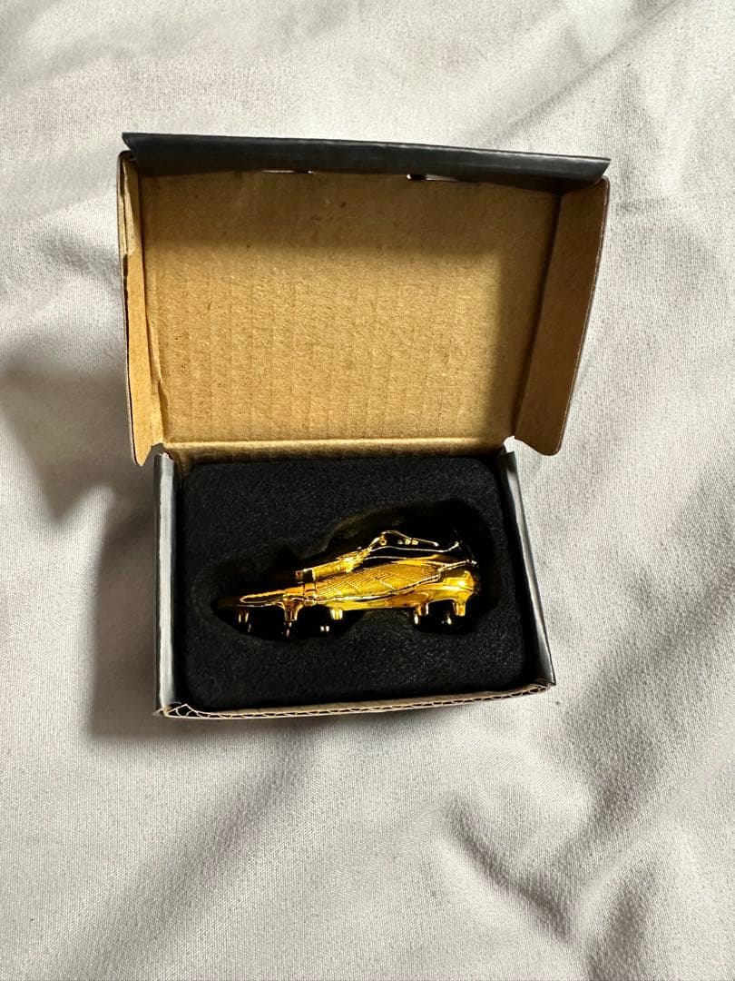 アディダス プチデター 金色サッカースパイク型 キーホルダー