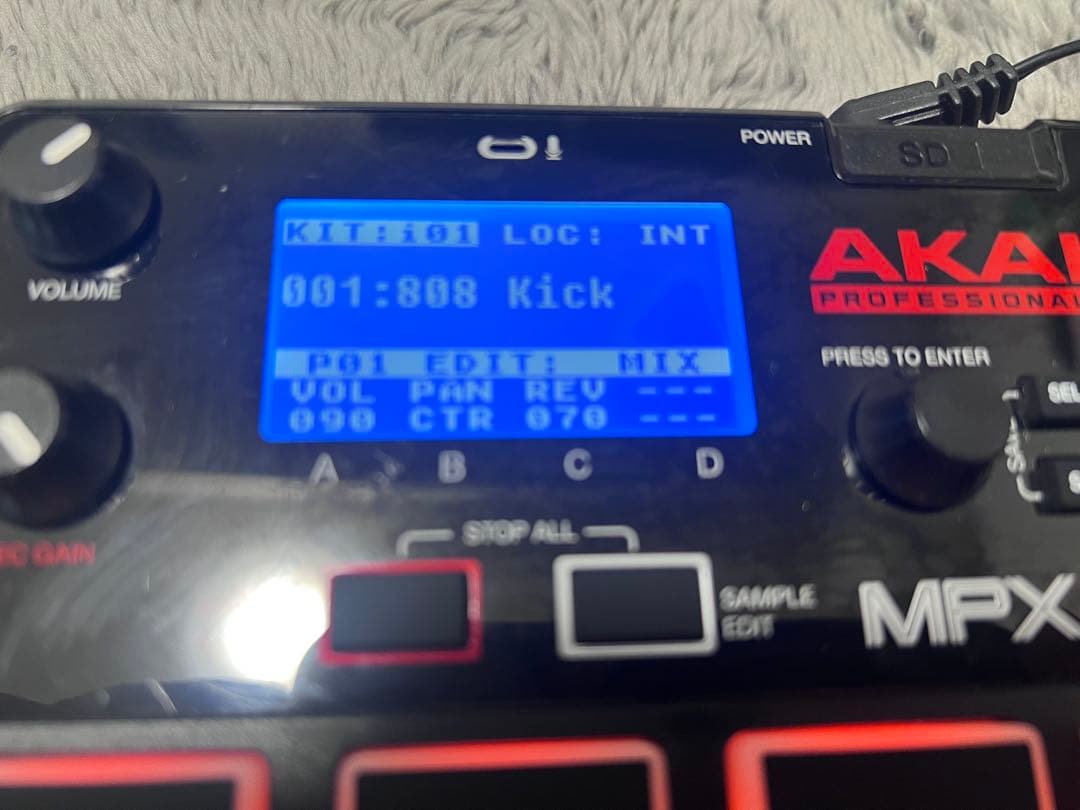 AKAI MPX16 サンプラー　16パッド×10バンク　さらにSDで増設可能