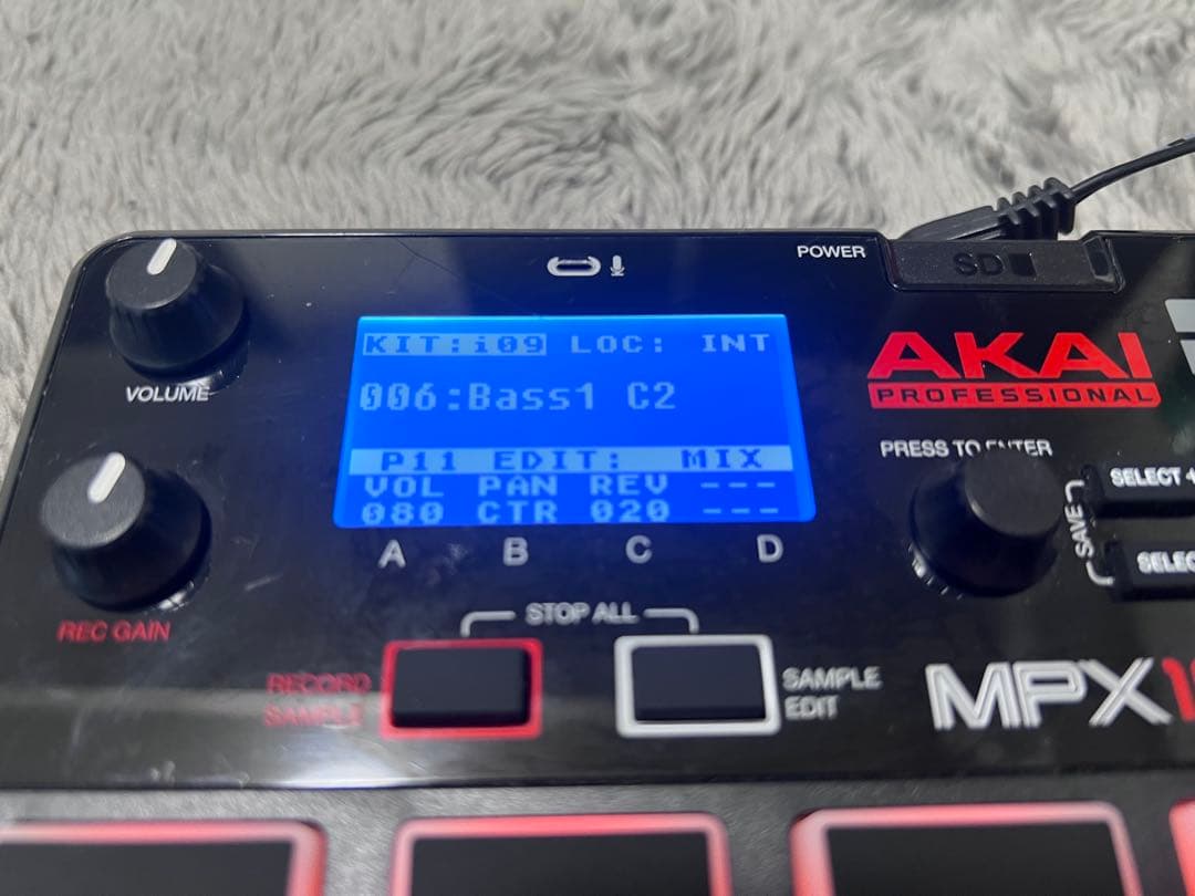 AKAI MPX16 サンプラー　16パッド×10バンク　さらにSDで増設可能