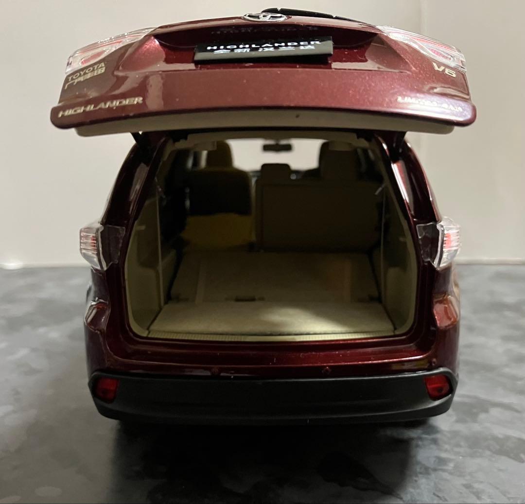 トヨタ　ハイランダー　1/18 ミニカー　カラーサンプル