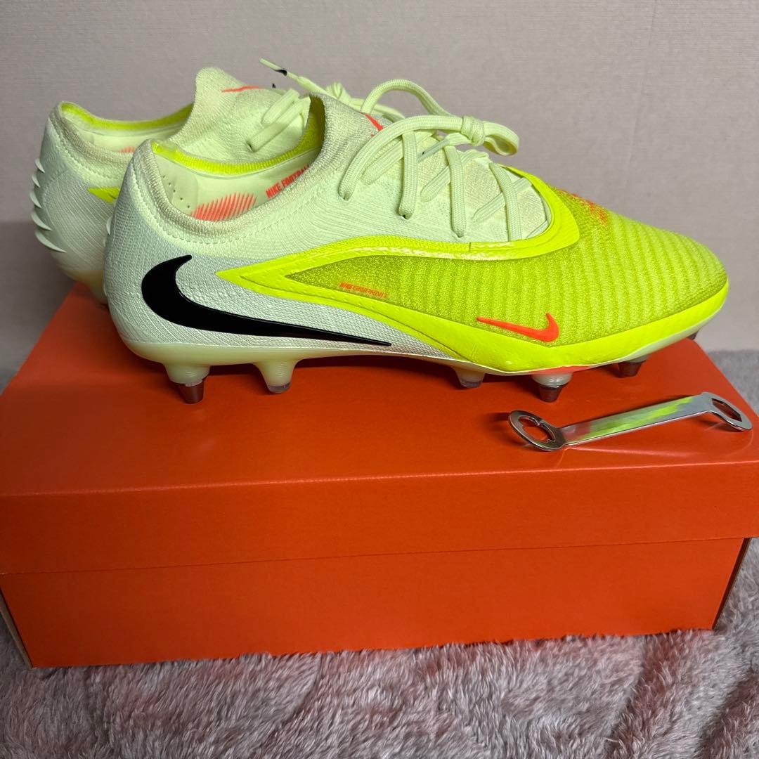 ナイキ　サッカースパイク　ファントム6 トップモデル　SG