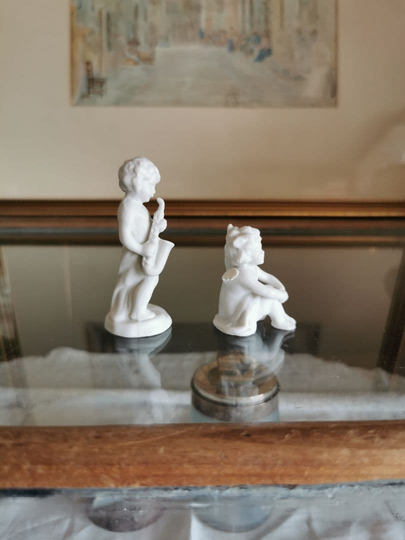 アンティークドイツフィギュリン 二体セット サクソフォンを吹く子供＆膝を抱く天使