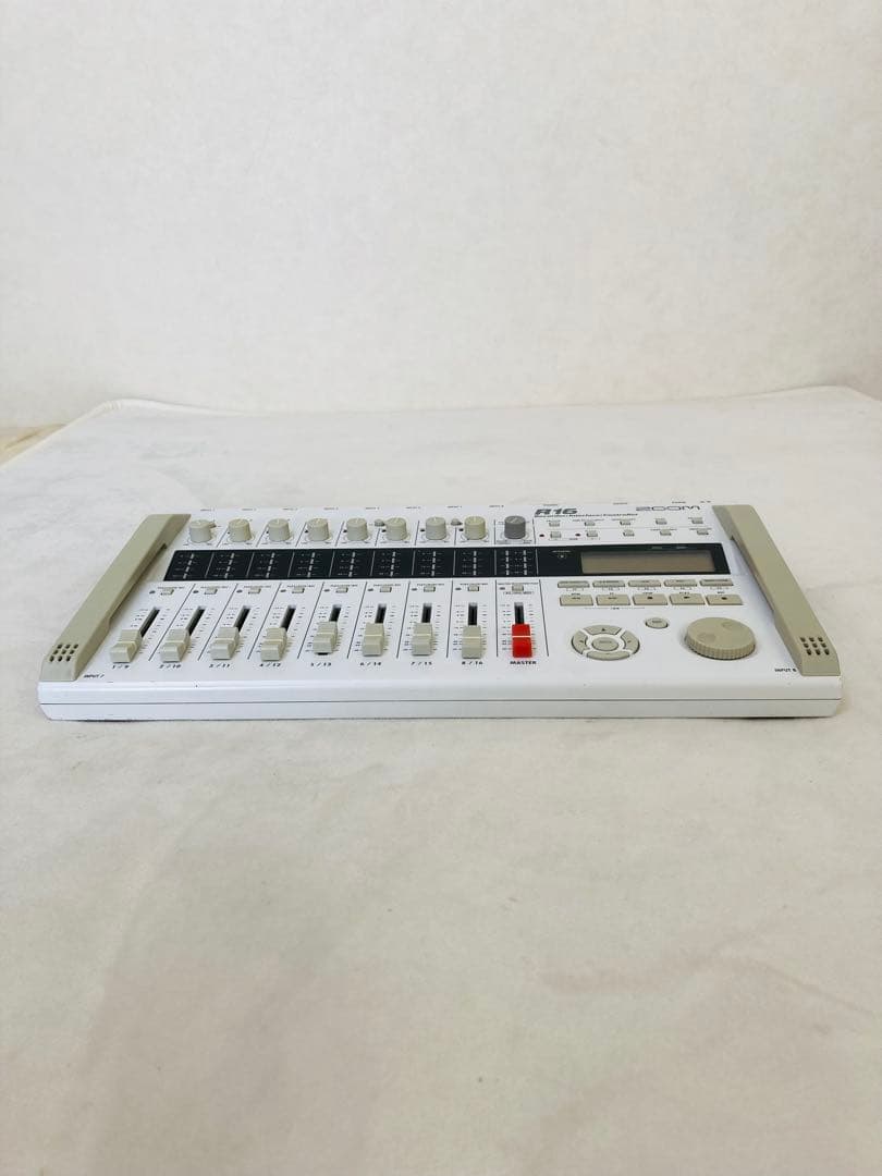 ZOOM　R16　マルチトラックレコーダー　オーディオインターフェース　音楽制作