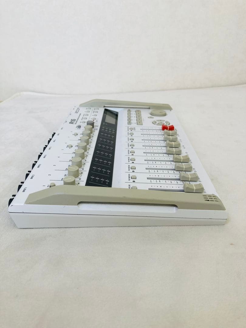 ZOOM　R16　マルチトラックレコーダー　オーディオインターフェース　音楽制作