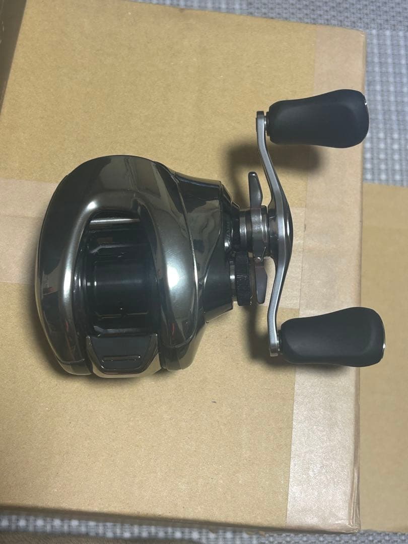 25ANTARES 100HG (右)ベイトリール シルバー