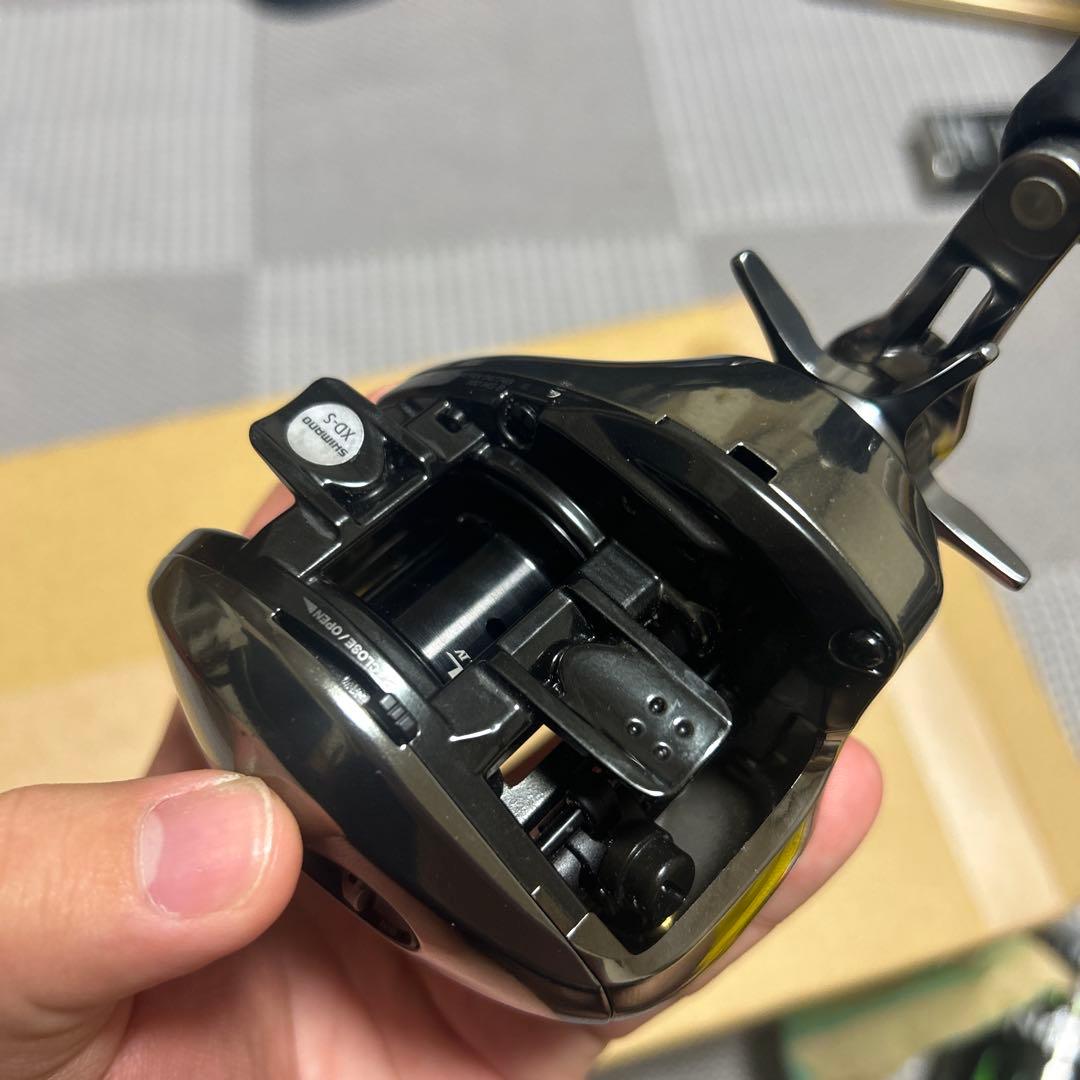 25ANTARES 100HG (右)ベイトリール シルバー