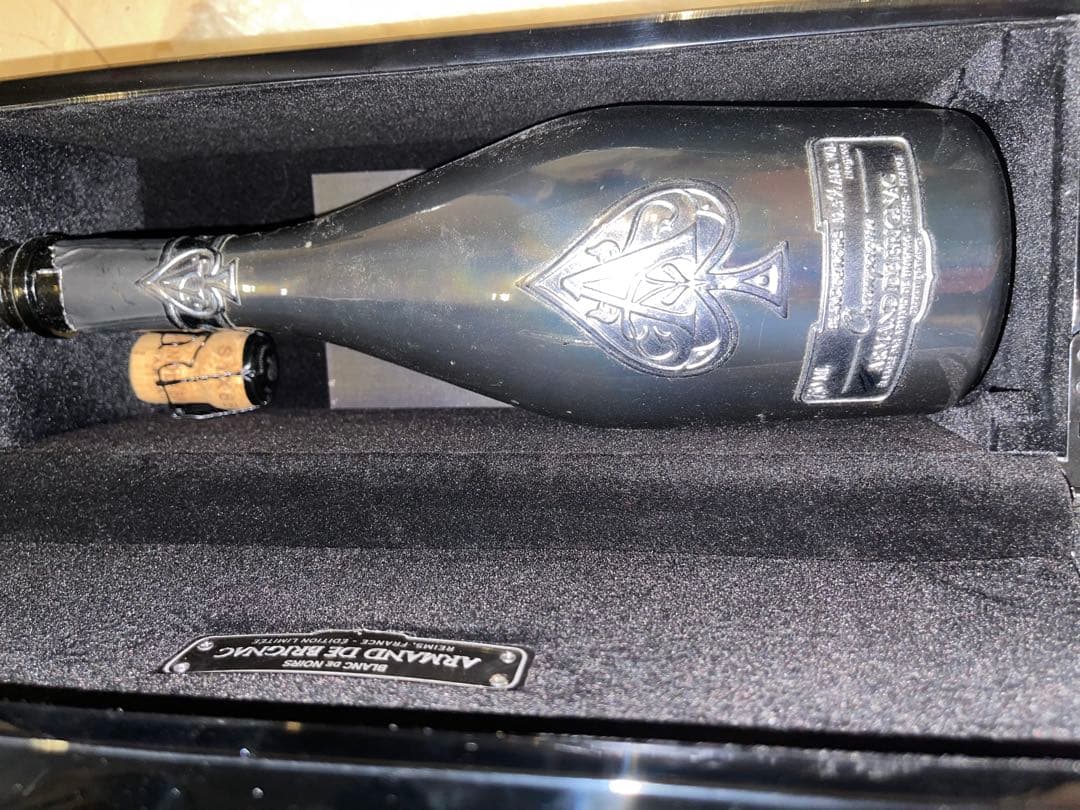 限定版シャンパン アルマンド　ブランドノワール　空箱