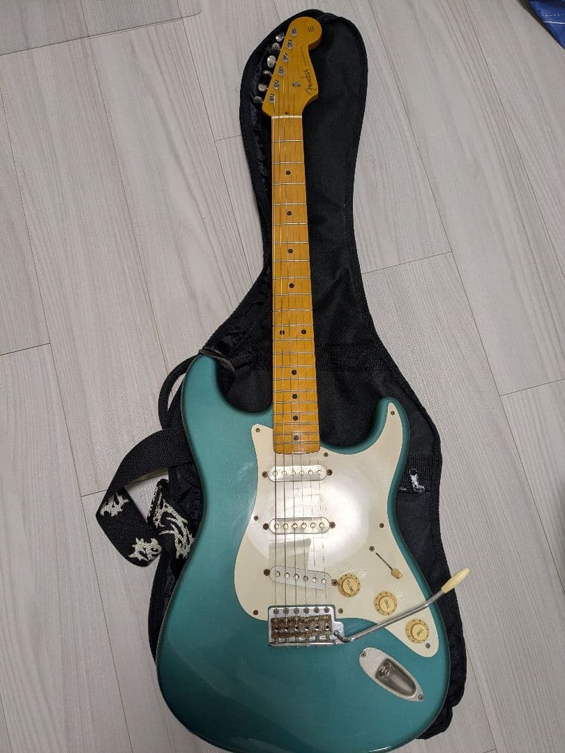 Fender Japan ストラトキャスター　 エレキギター　 レアカラー