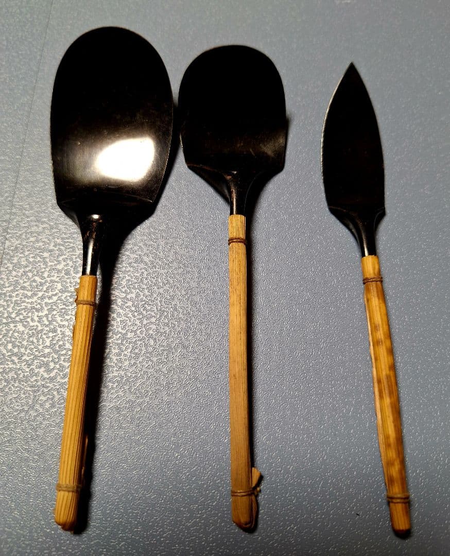 茶道　茶道具　いまや静香園　灰道具　灰匙＆灰押さえ3本　吉羽興兵衛作（釜師）黒味