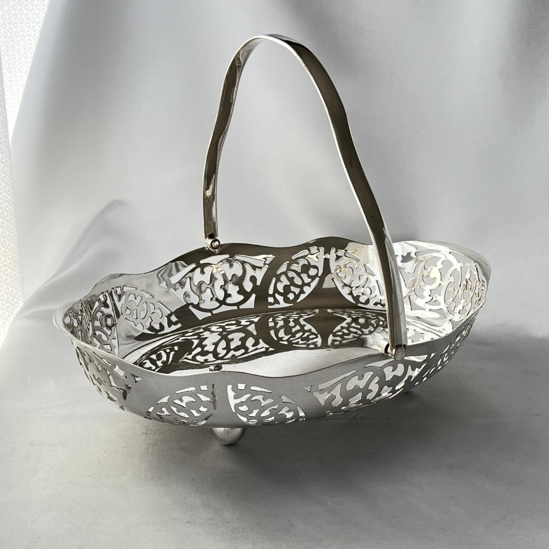 【英国】 アールヌーボーの透かしのフルーツスタンド【シルバープレート】