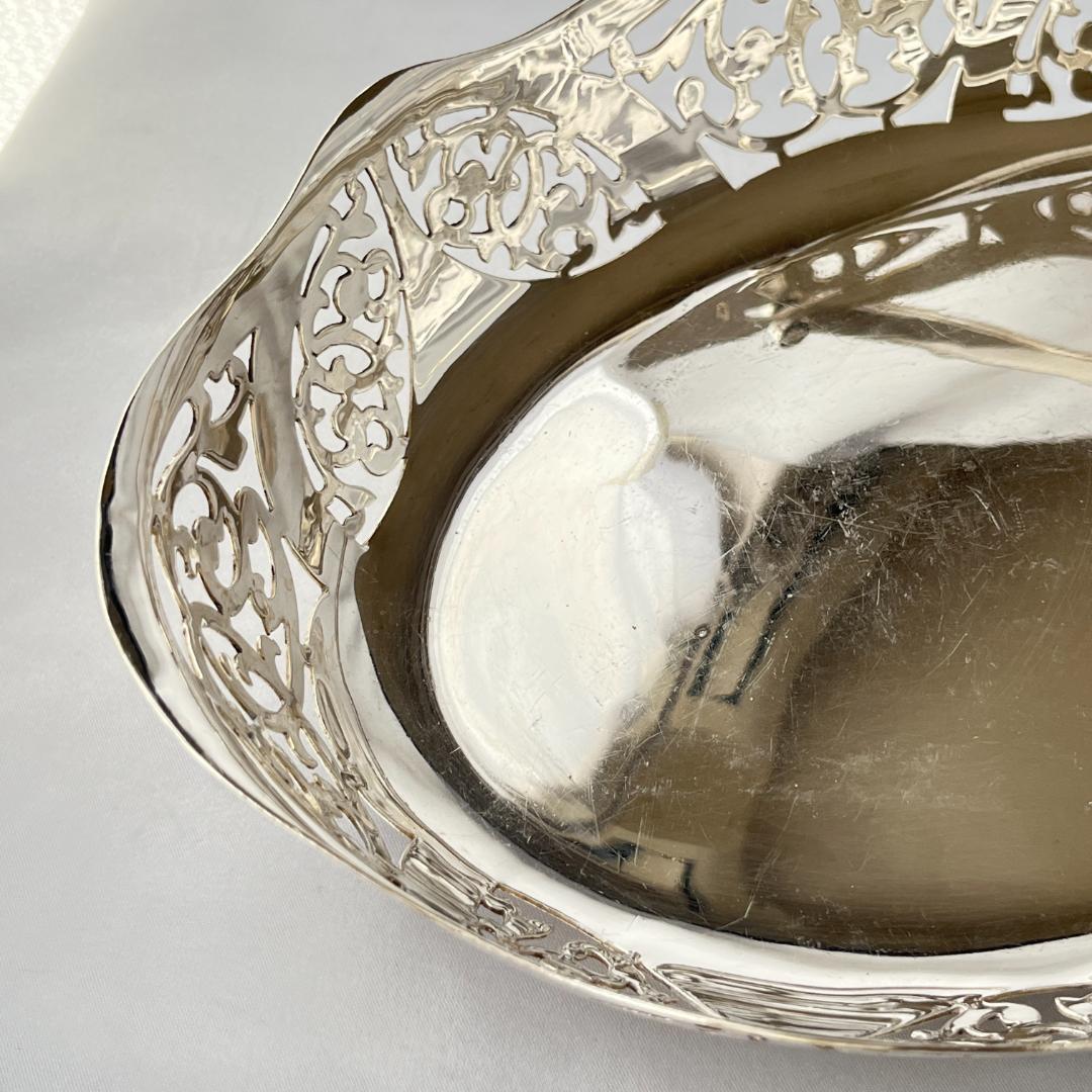 【英国】 アールヌーボーの透かしのフルーツスタンド【シルバープレート】