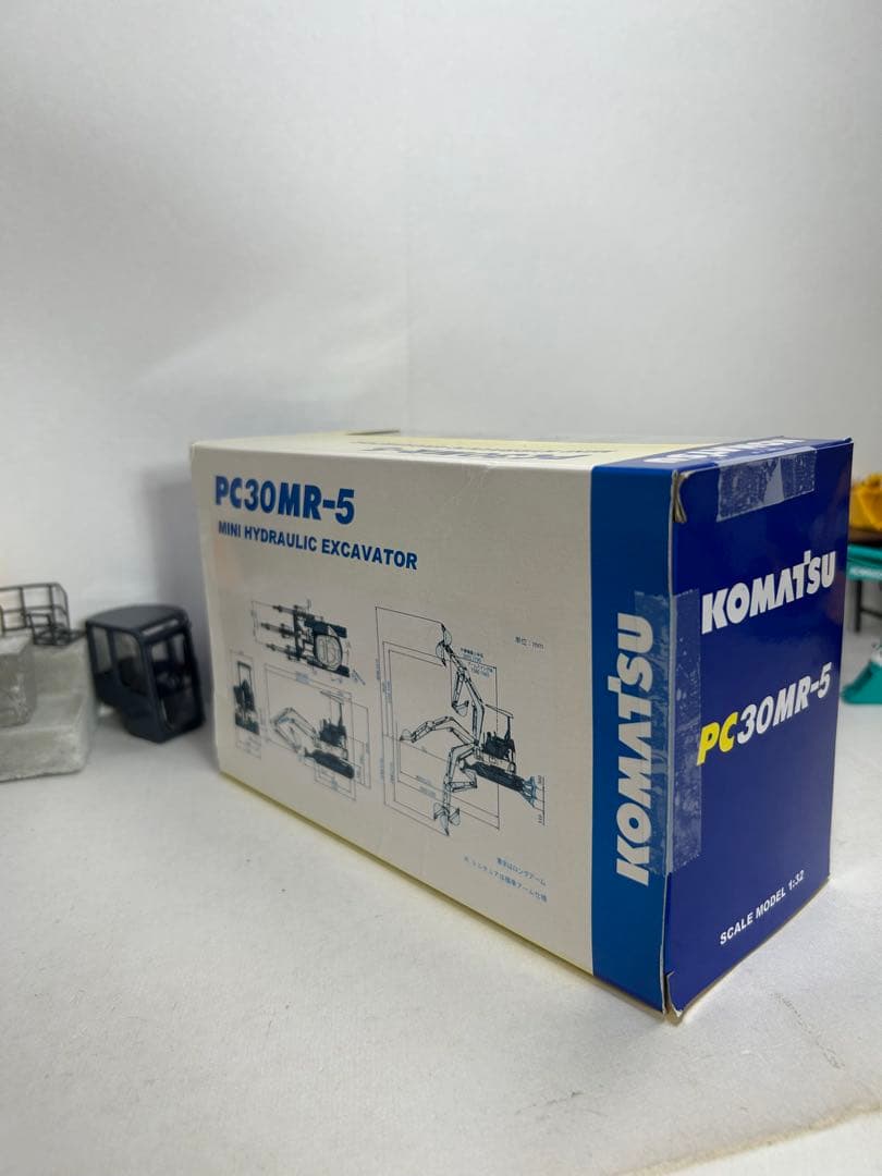 コマツpc30mr