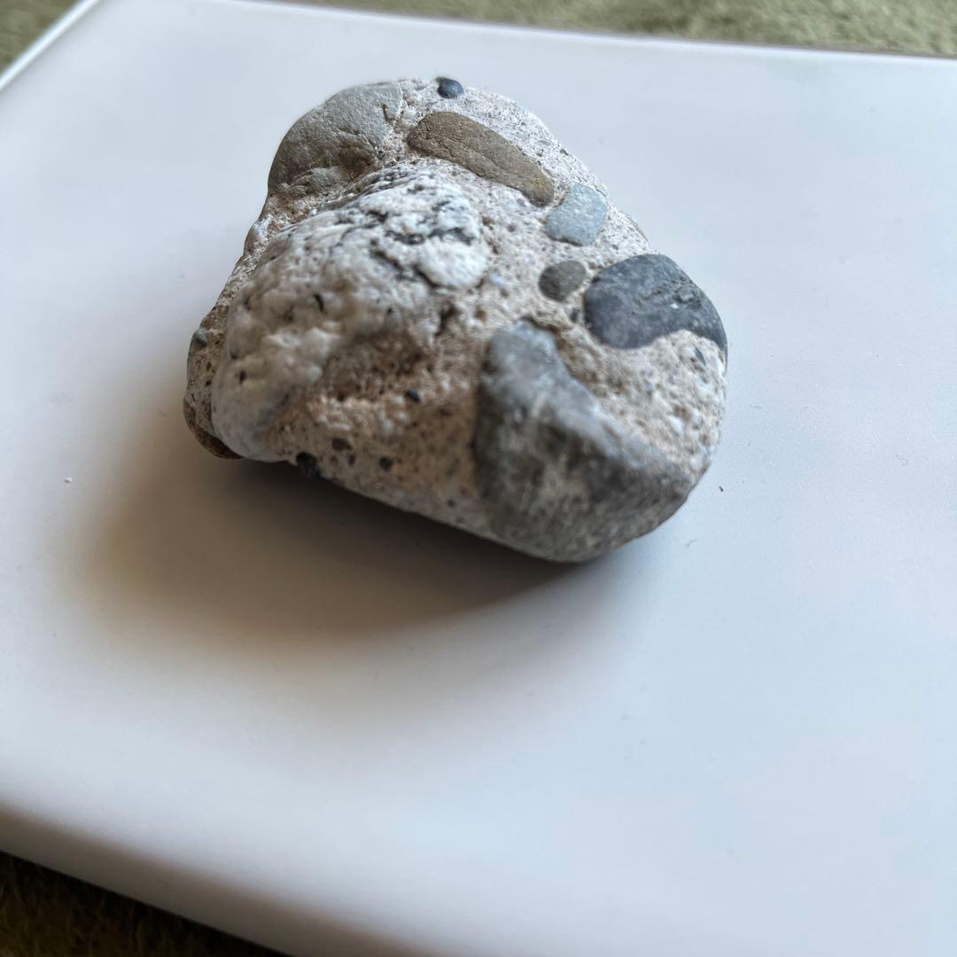 ユニークな灰色の石