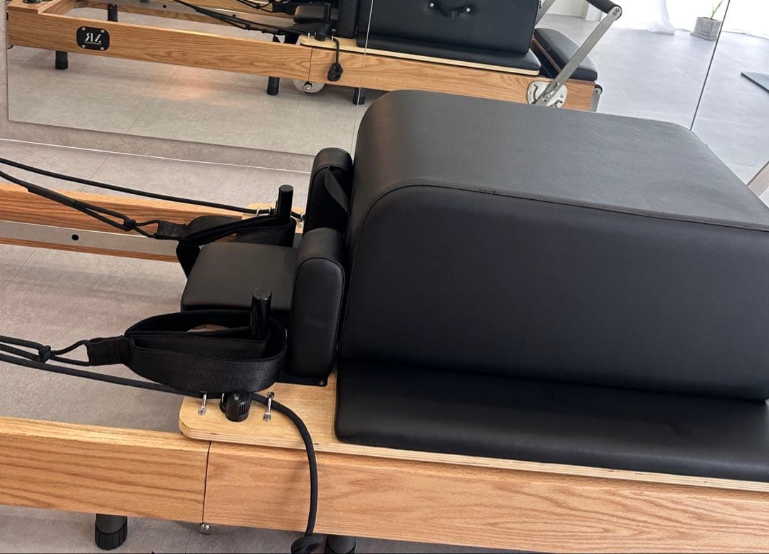 ピラティス リフォーマー 黒 コンパクト　折りたたみ式　Miyabi