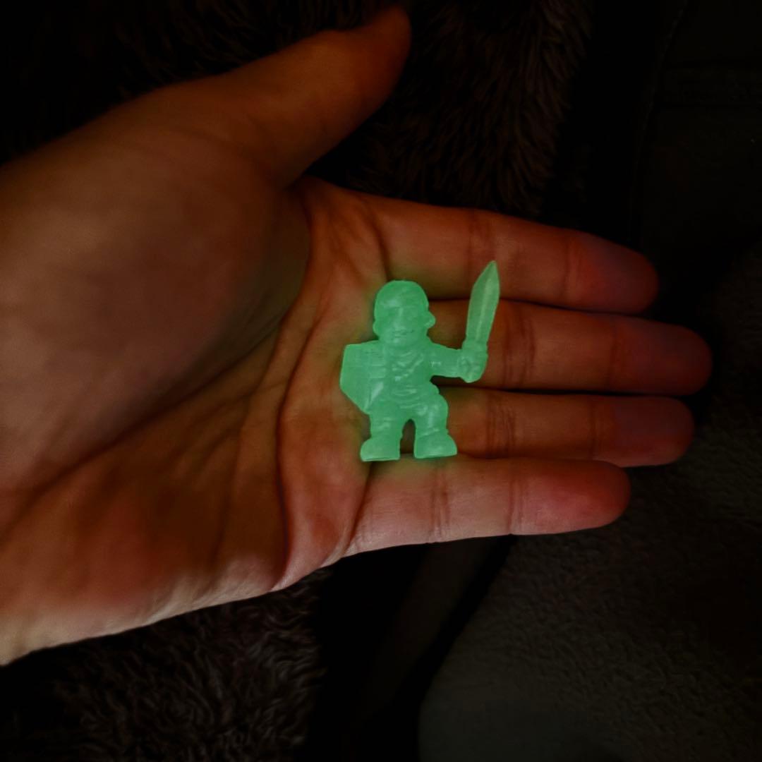 ファミコンチョコ　ゼルダの伝説　リンク　蓄光タイプ　消しゴム