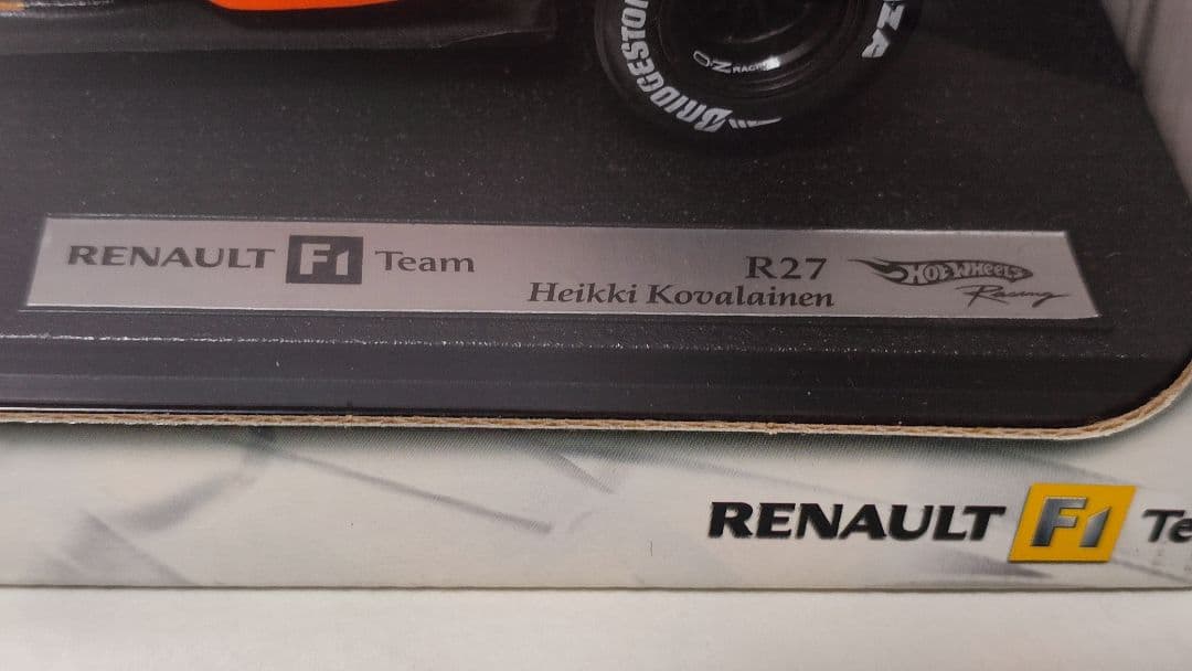 1/18 ルノー R27 ヘイキ・コバライネン