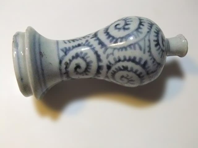 古伊万里 染付 古伊万里　蛸唐草　鑑賞向き器　江戸中期　古伊万里染付蛸唐草鶴首瓶