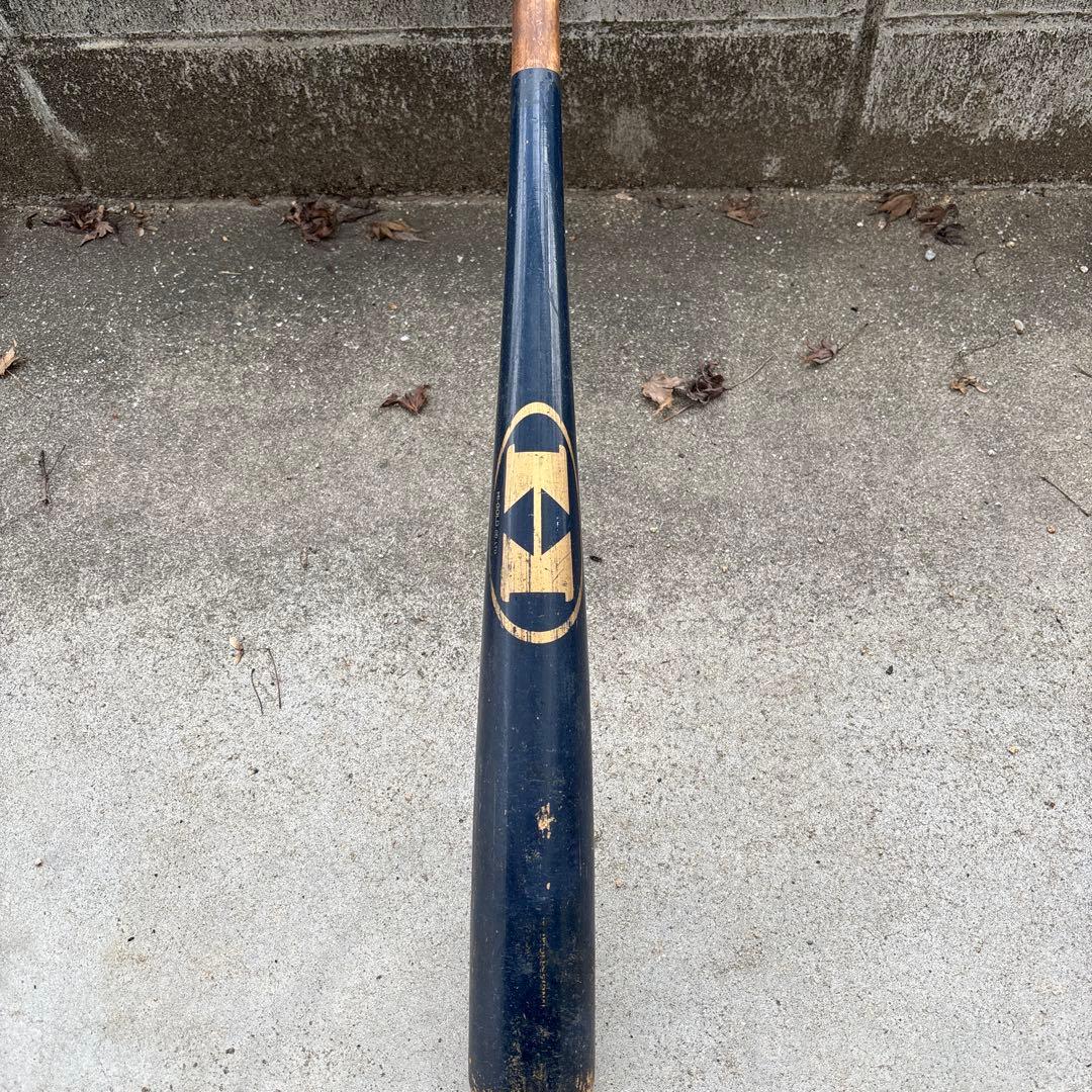 硬式野球バット 黒 木製 ロゴ入り