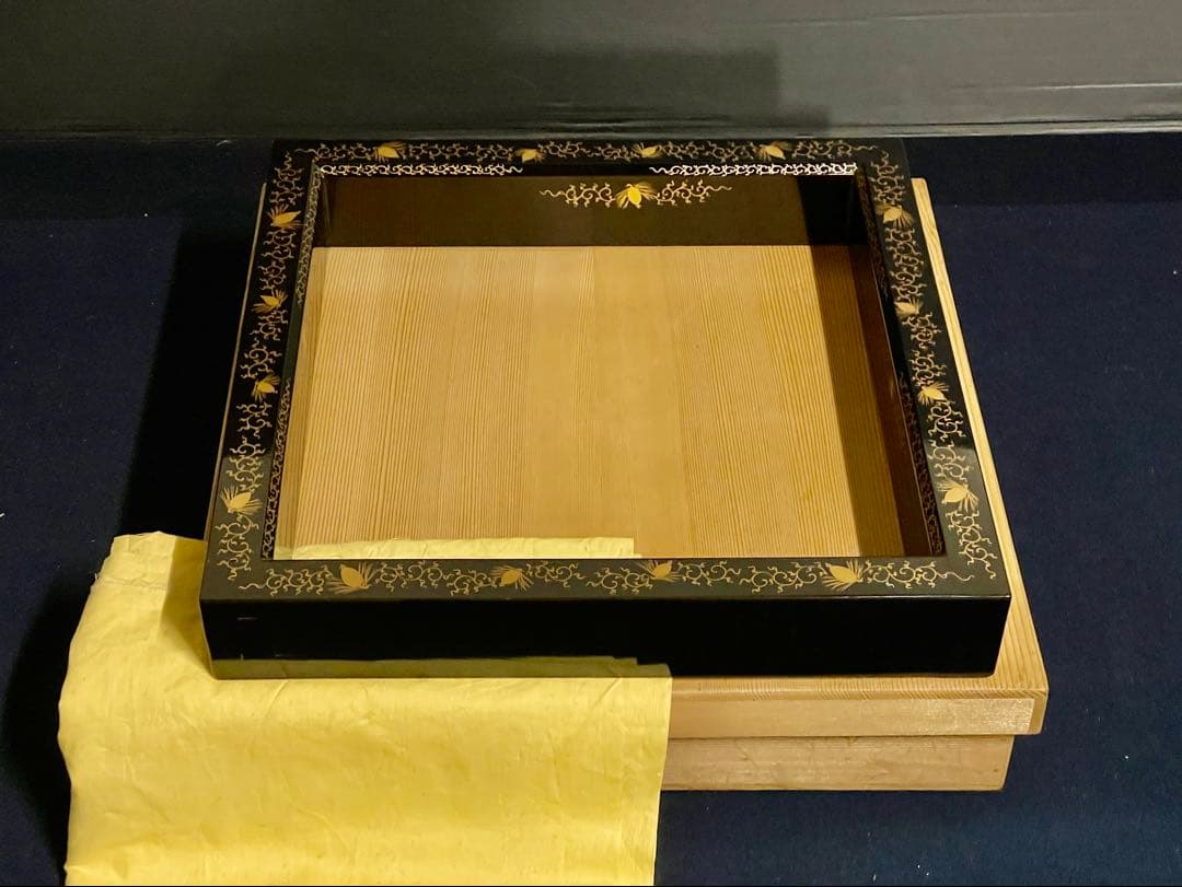 割引❣️【美品】「母」 松唐草 蒔絵 炉縁 真塗 漆匠 秀岳 共箱 （1125D）