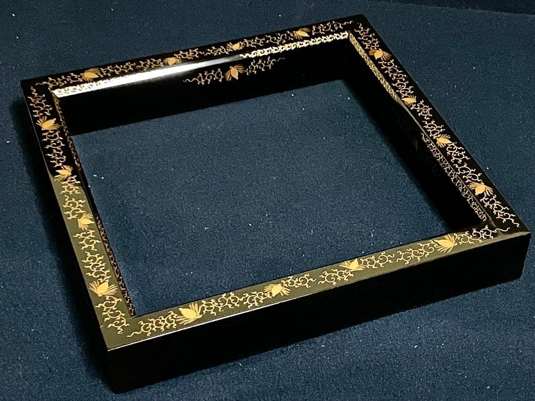 割引❣️【美品】「母」 松唐草 蒔絵 炉縁 真塗 漆匠 秀岳 共箱 （1125D）